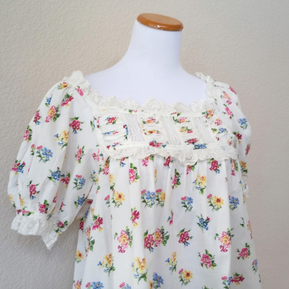 Doen Floral Blouse with Puff Sleeves - Picture 6 of 13